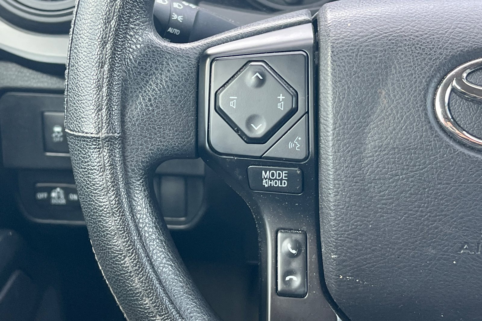 Used 2022 Toyota Tacoma SR image 34