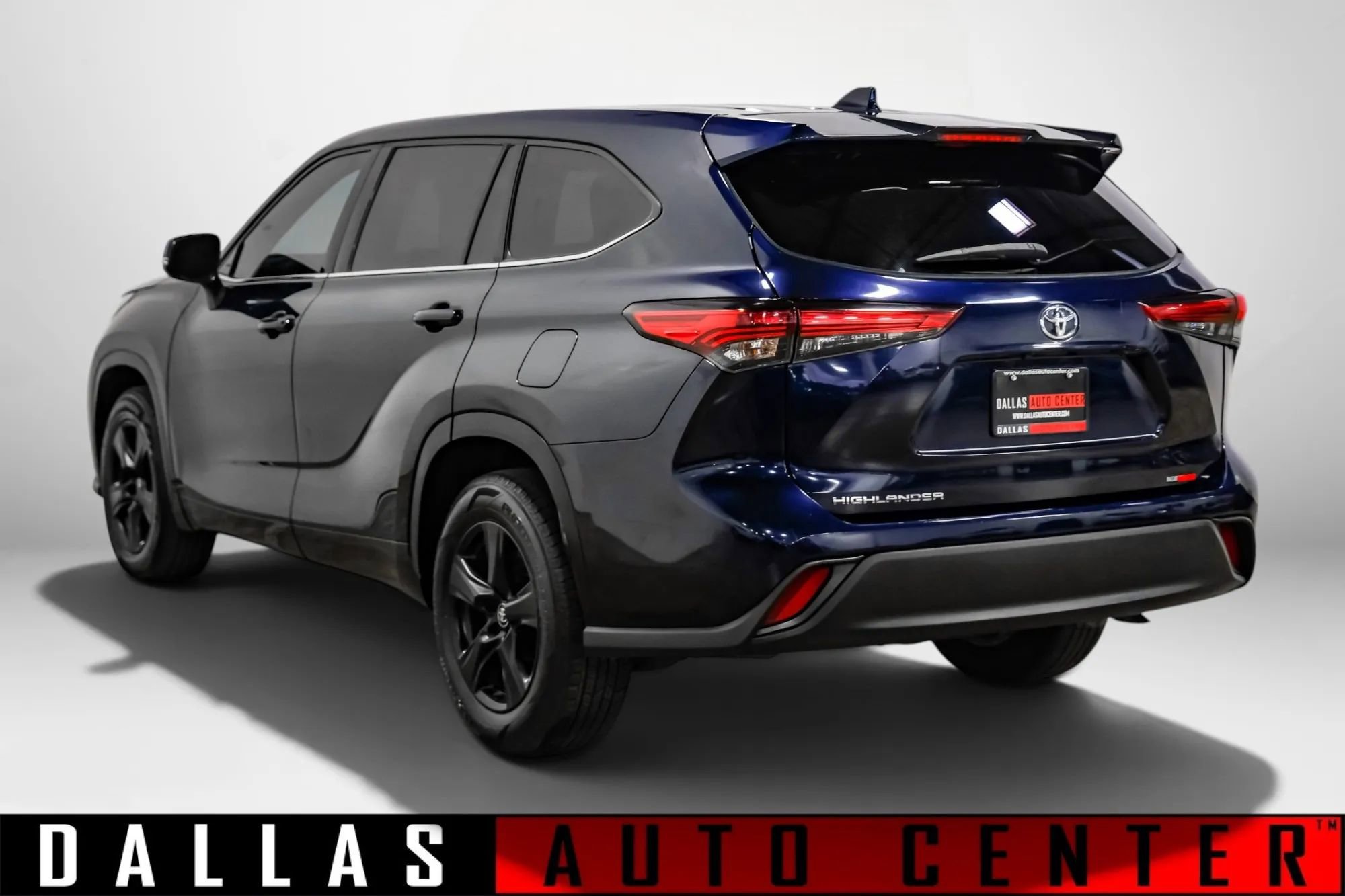 Used 2020 Toyota Highlander L FWD image 6