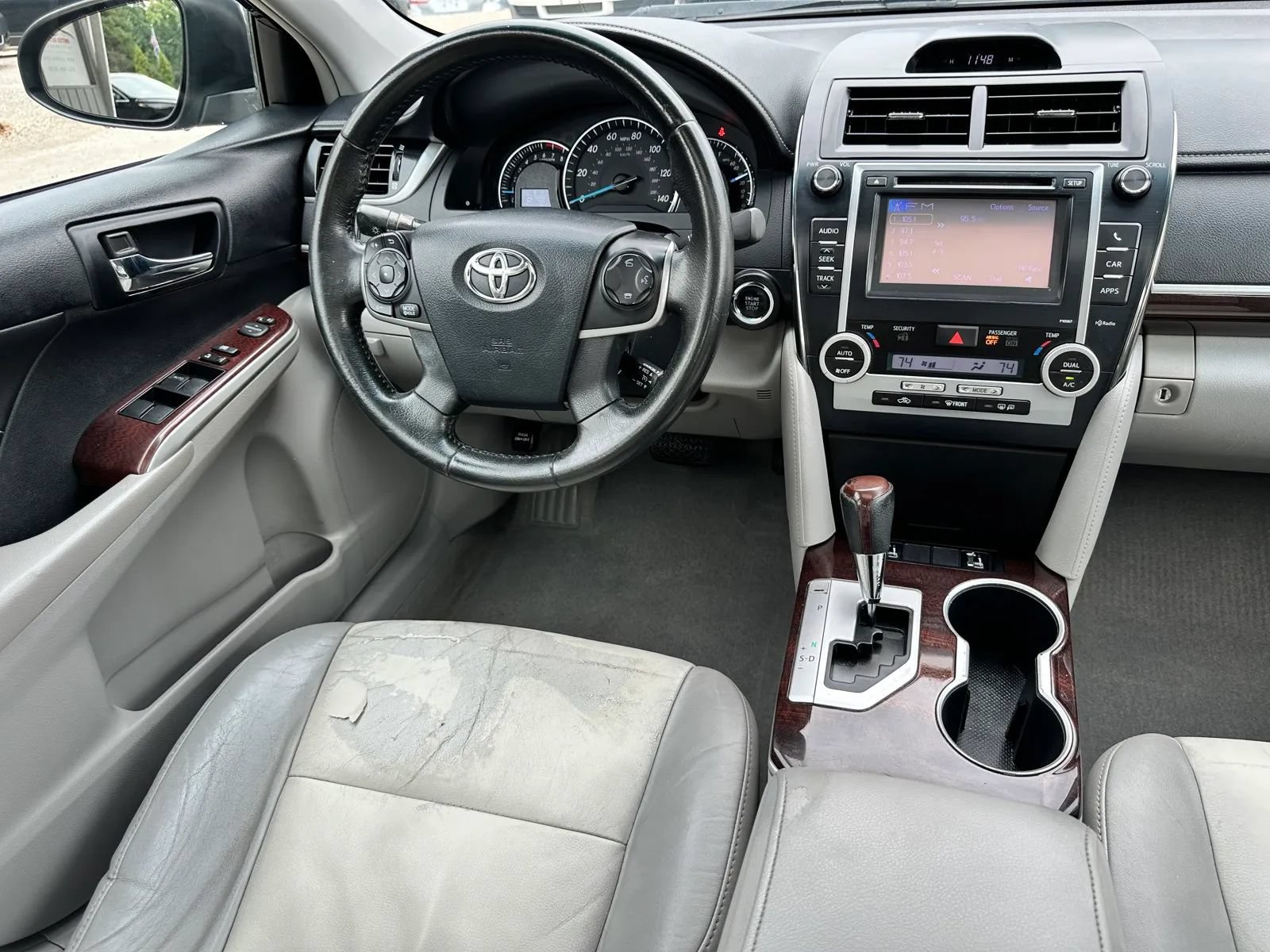 Used 2013 Toyota Camry XLE w/ Leather Pkg FWD image 12