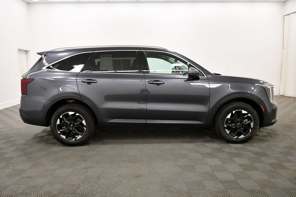 Certified 2024 Kia Sorento S AWD/4WD image 9