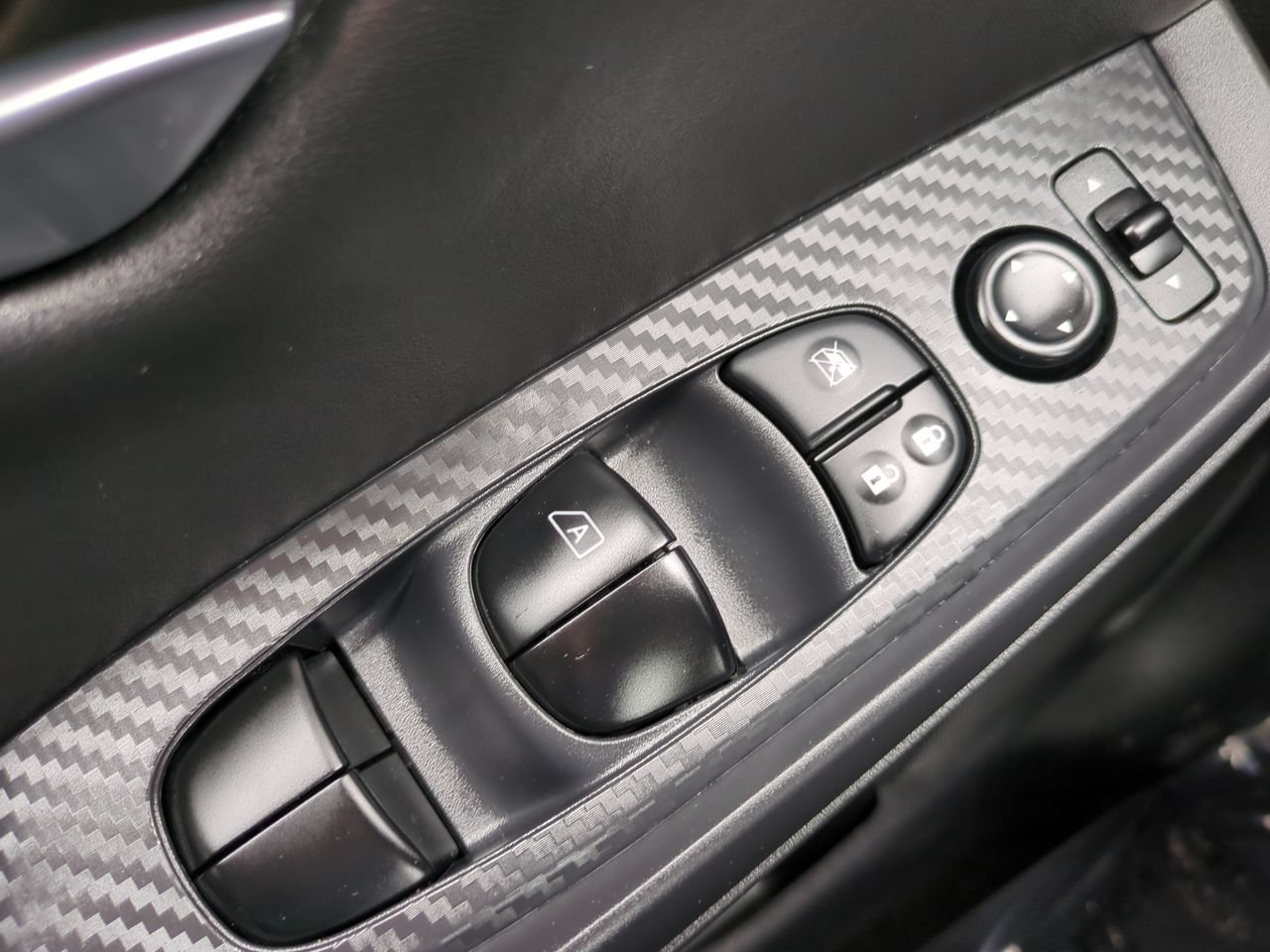 Used 2025 Nissan Sentra SV FWD image 21