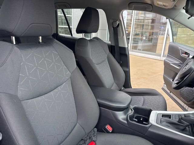 Used 2025 Toyota RAV4 XLE image 31