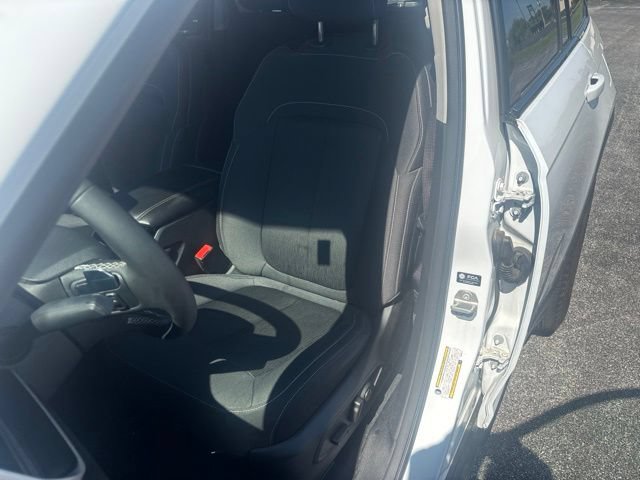 Used 2023 Jeep Grand Cherokee Laredo AWD/4WD image 15
