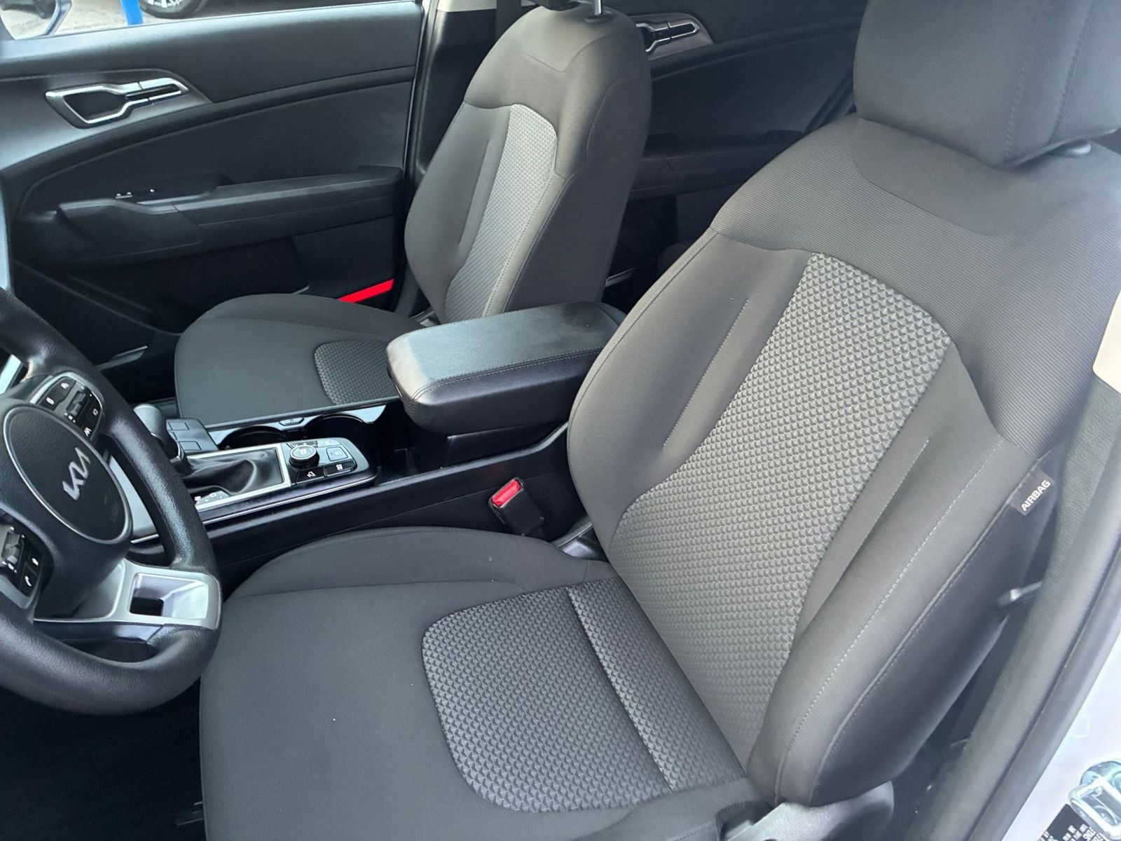 Used 2025 Kia Sportage LX image 35