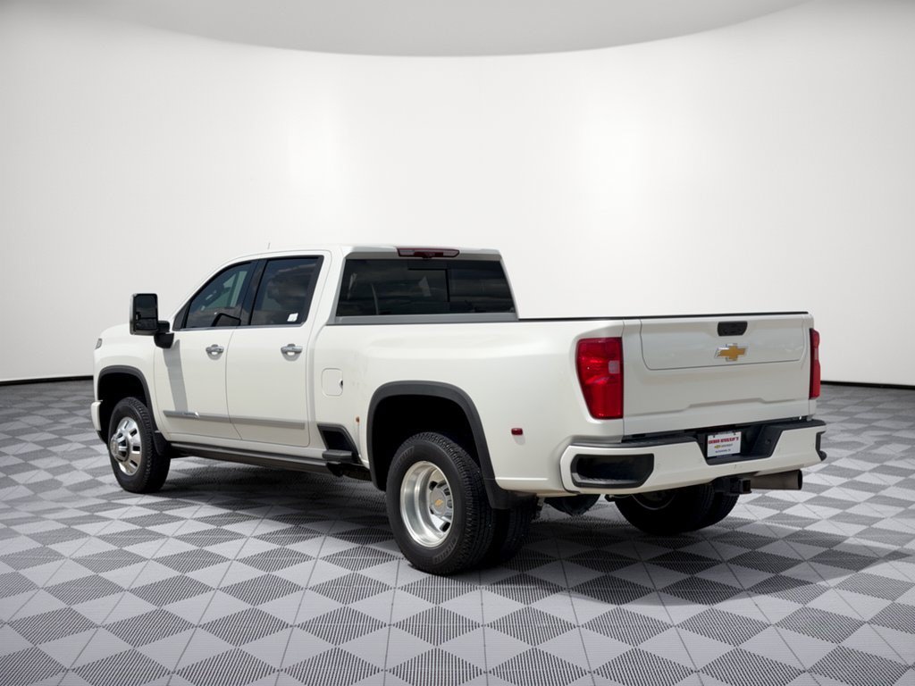 Used 2025 Chevrolet Silverado 3500 High Country w/ High Country Premium Package AWD/4WD image 3