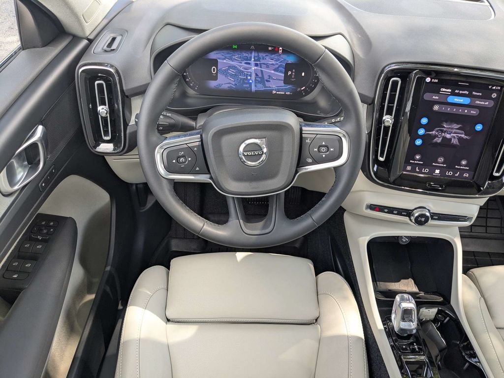 Certified 2026 Volvo XC40 B4 Plus w/ Protection Package Premier FWD image 22