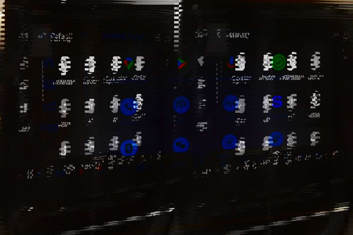 Used 2025 Lincoln Nautilus Premier image 32