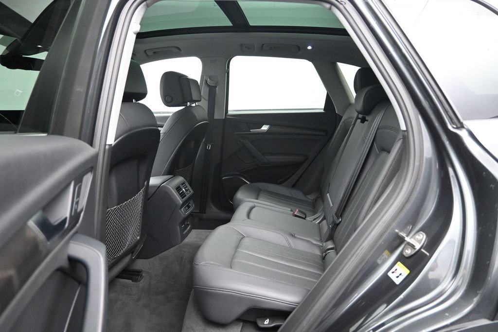 Used 2020 Audi Q5 e Premium Plus w/ Premium Plus Package AWD/4WD image 30