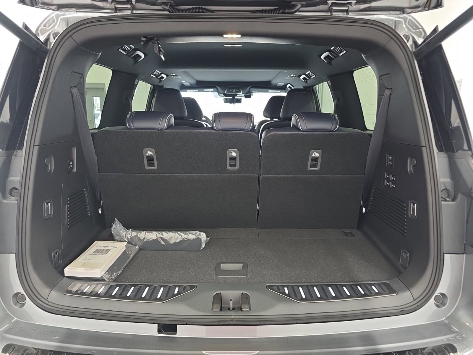 New 2026 INFINITI QX80 4WD image 16