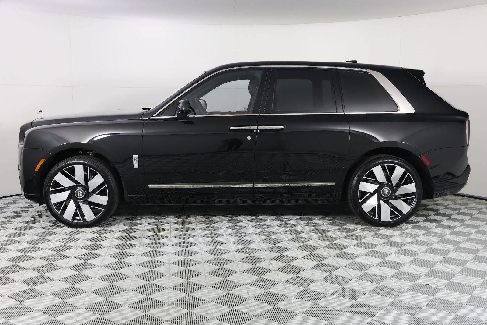 New 2026 Rolls-Royce Cullinan AWD/4WD image 2