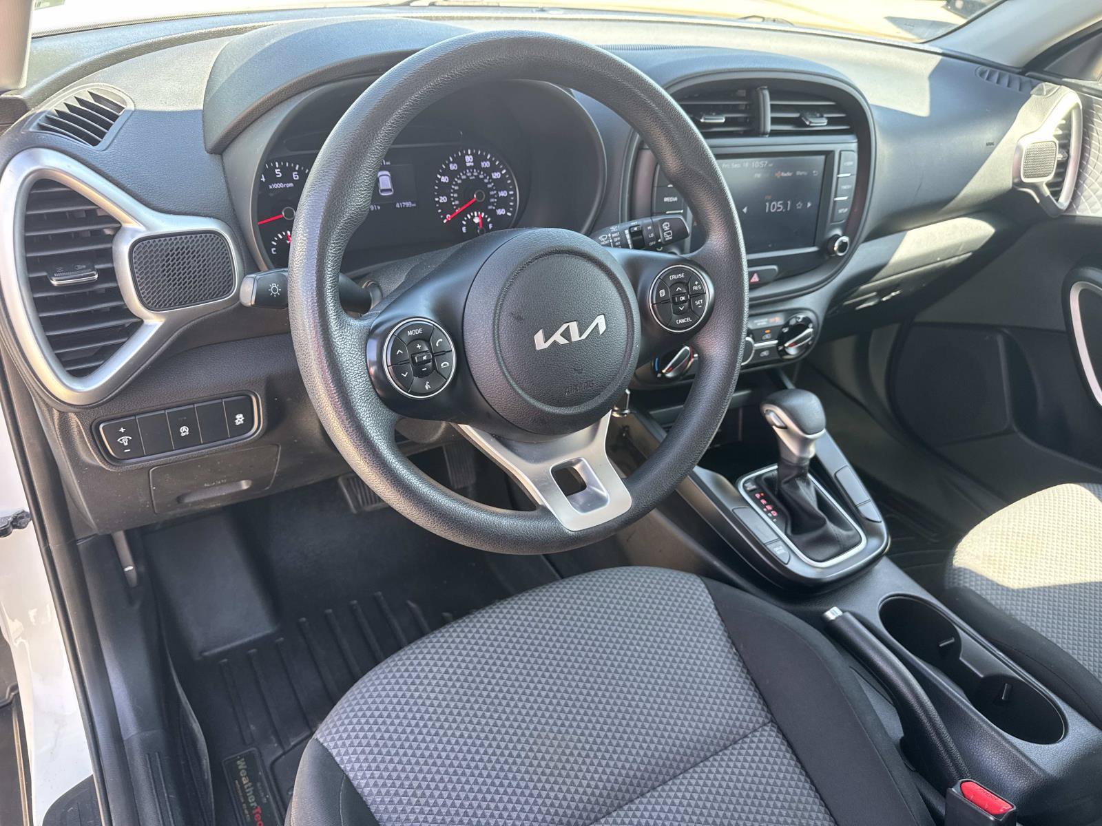 Used 2022 Kia Soul LX FWD image 17