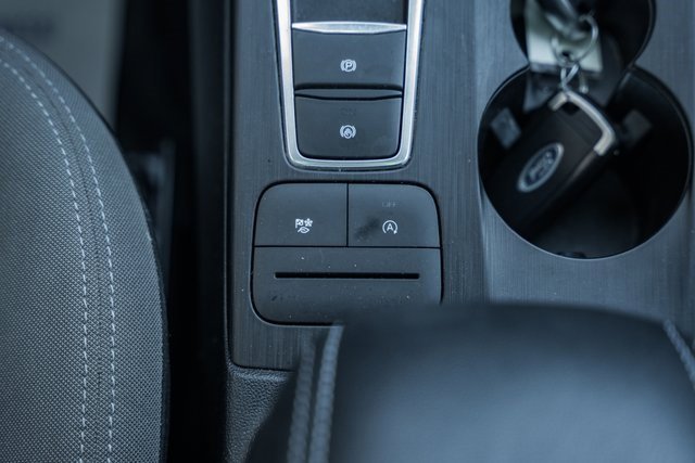 Used 2022 Ford Escape SE w/ SE Sport Appearance Package image 30