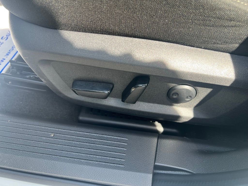 Used 2023 Nissan Rogue SV image 17