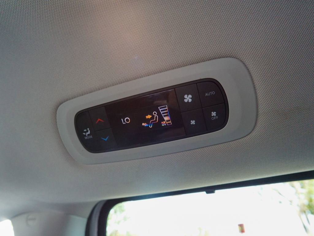 Used 2023 Chrysler Pacifica Touring-L FWD image 15
