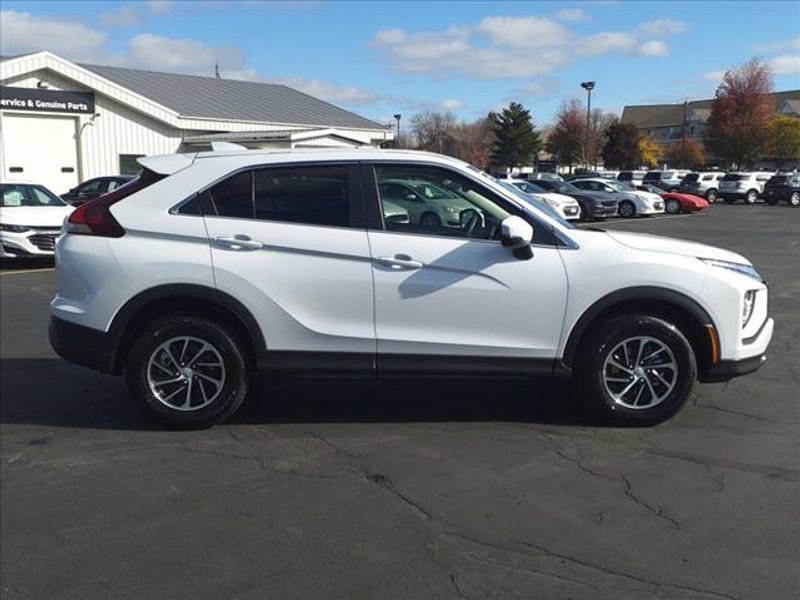 Used 2024 Mitsubishi Eclipse Cross ES image 2