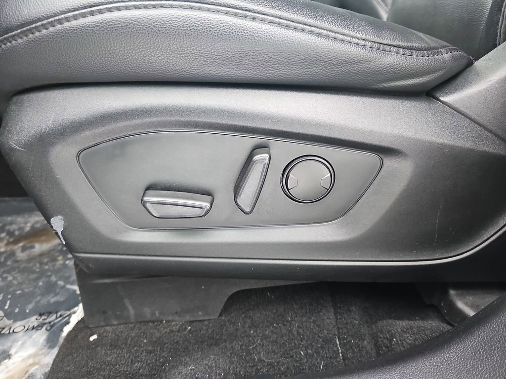 Used 2021 Ford Explorer XLT w/ Equipment Group 202A image 30