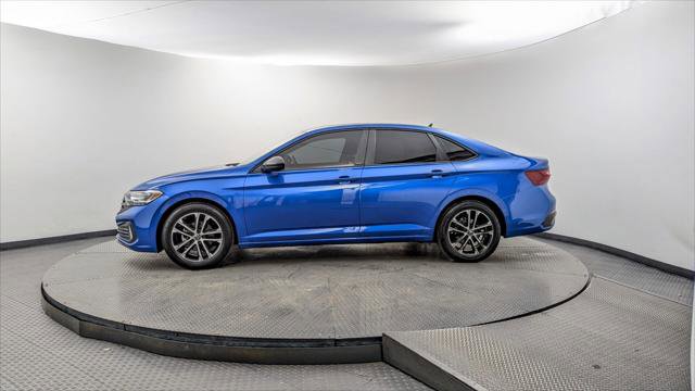 Used 2024 Volkswagen Jetta Sport image 3