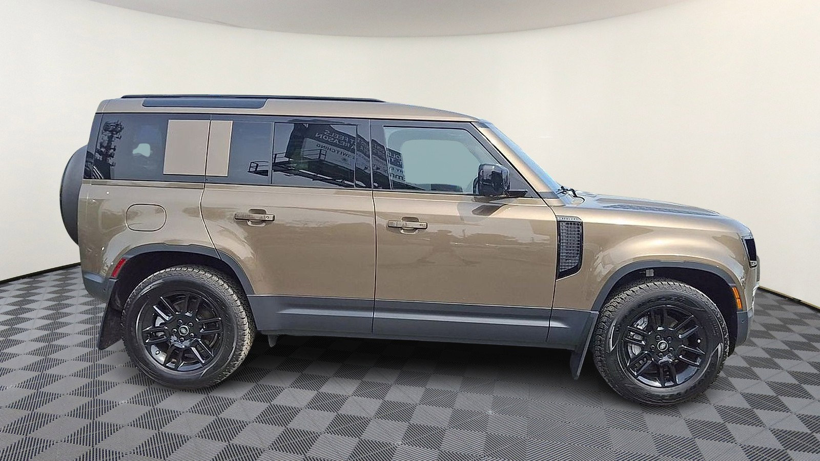 Certified 2025 Land Rover Defender 110 S AWD/4WD image 9