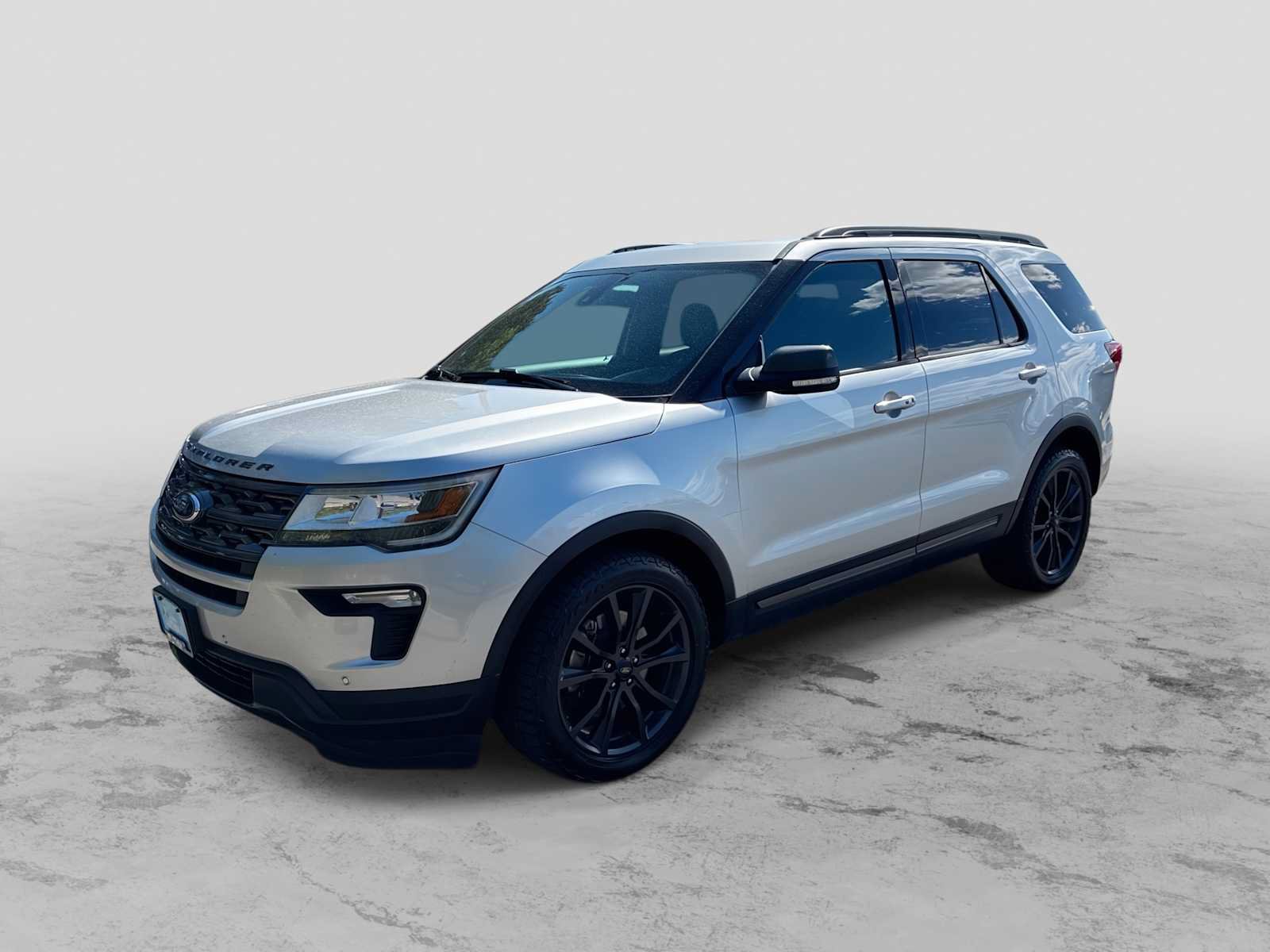 Used 2018 Ford Explorer XLT w/ Equipment Group 202A AWD/4WD image 1