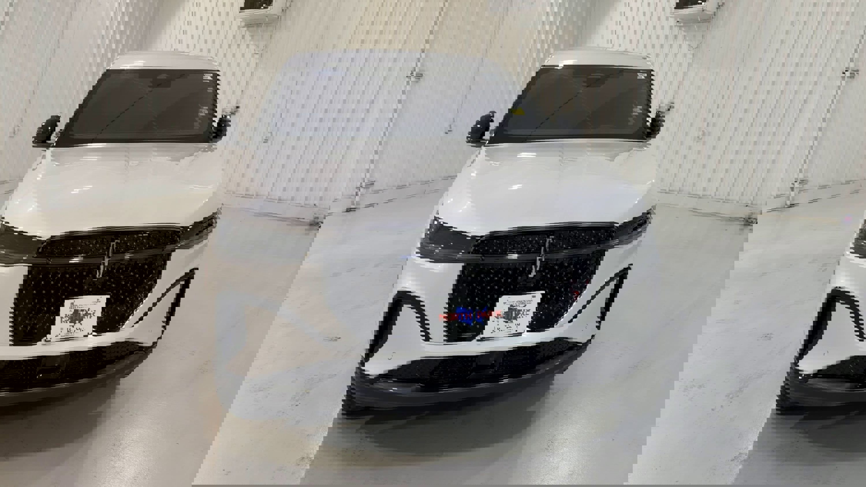 Used 2025 Lincoln Nautilus Premier w/ Jet Appearance Package image 4