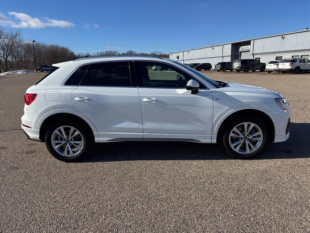 Used 2023 Audi Q3 2.0T Premium image 2