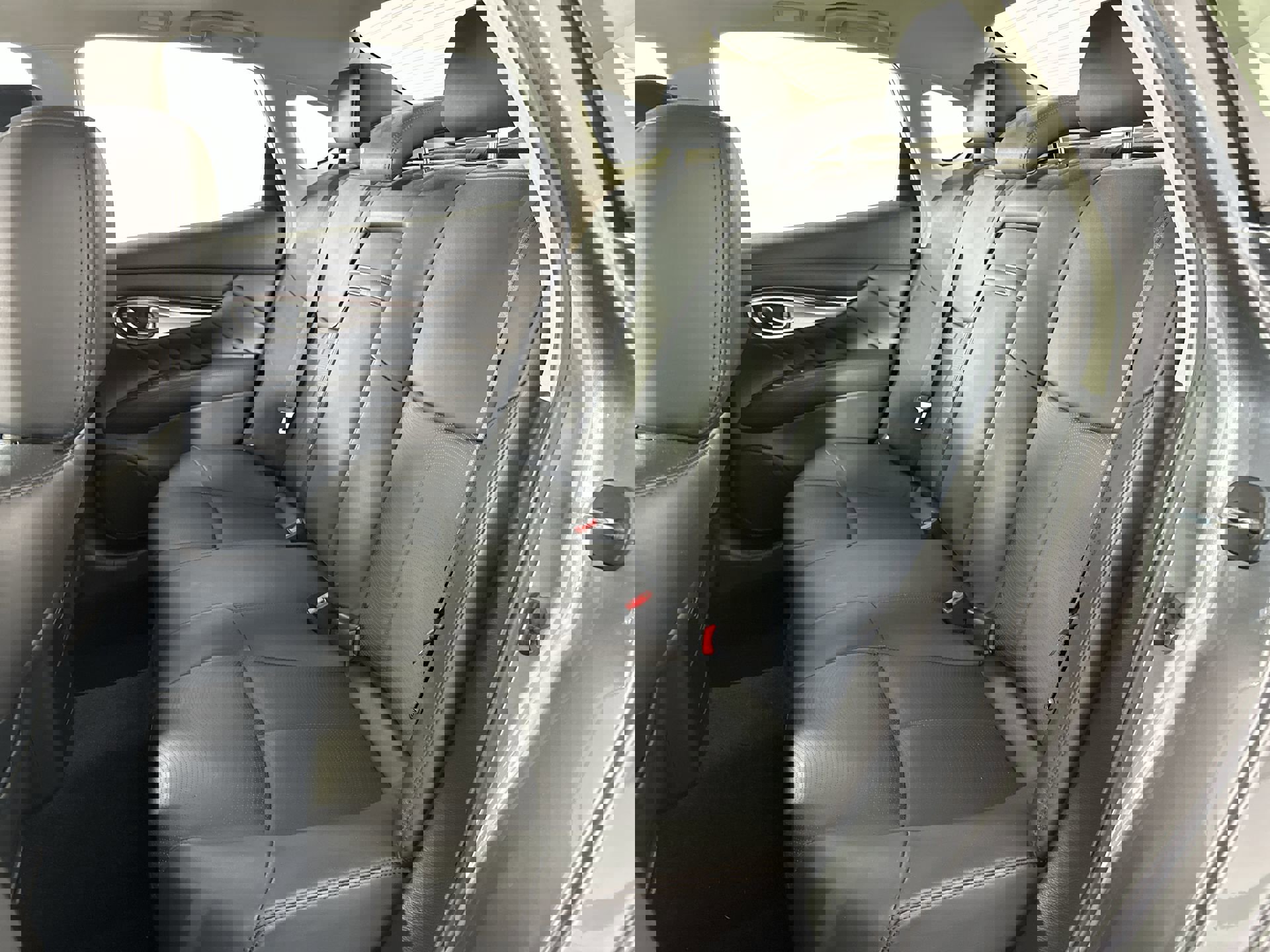 Used 2019 INFINITI Q70 Luxe w/ Proactive Package image 27