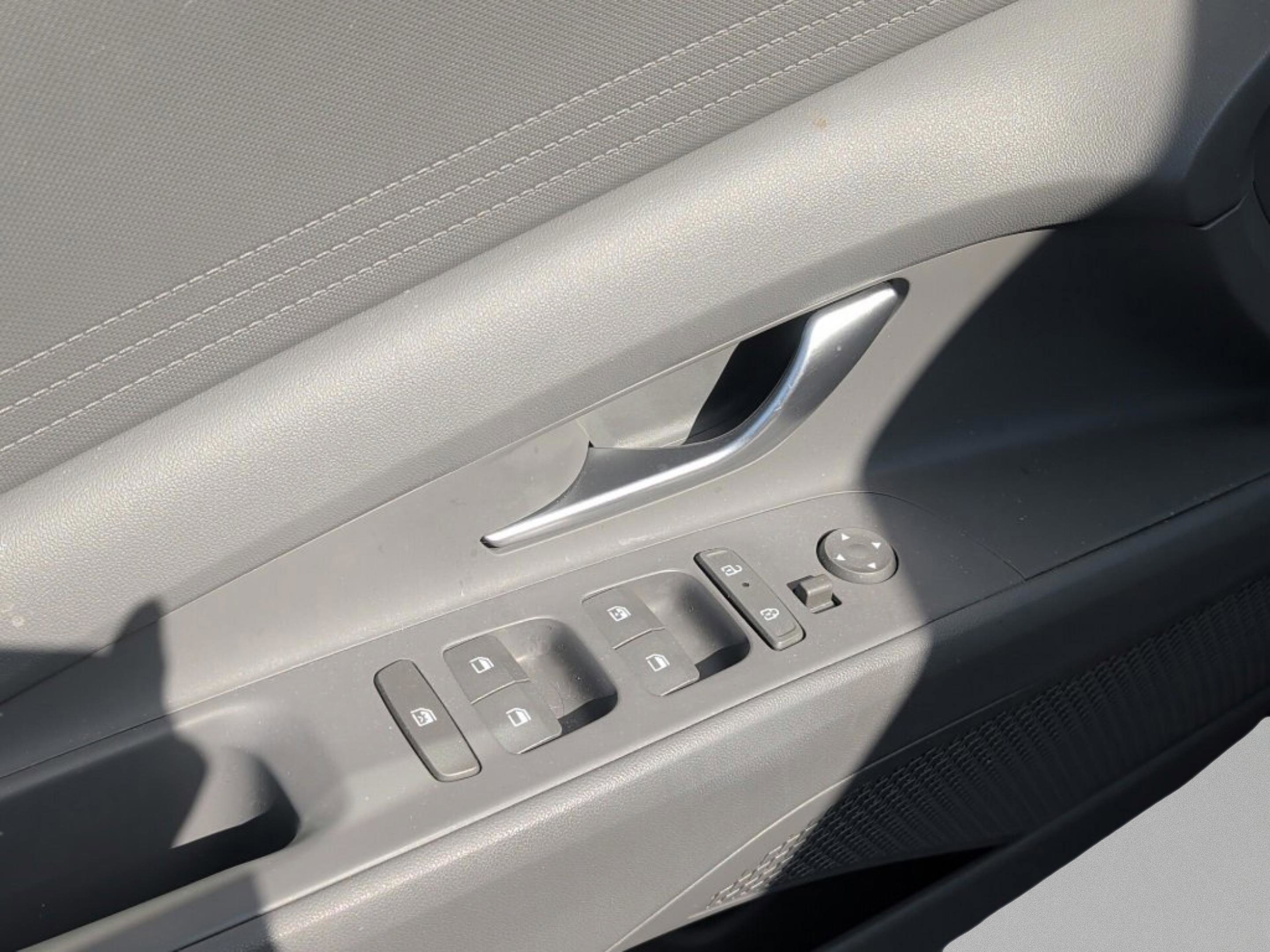 Used 2024 Hyundai Elantra SEL image 12