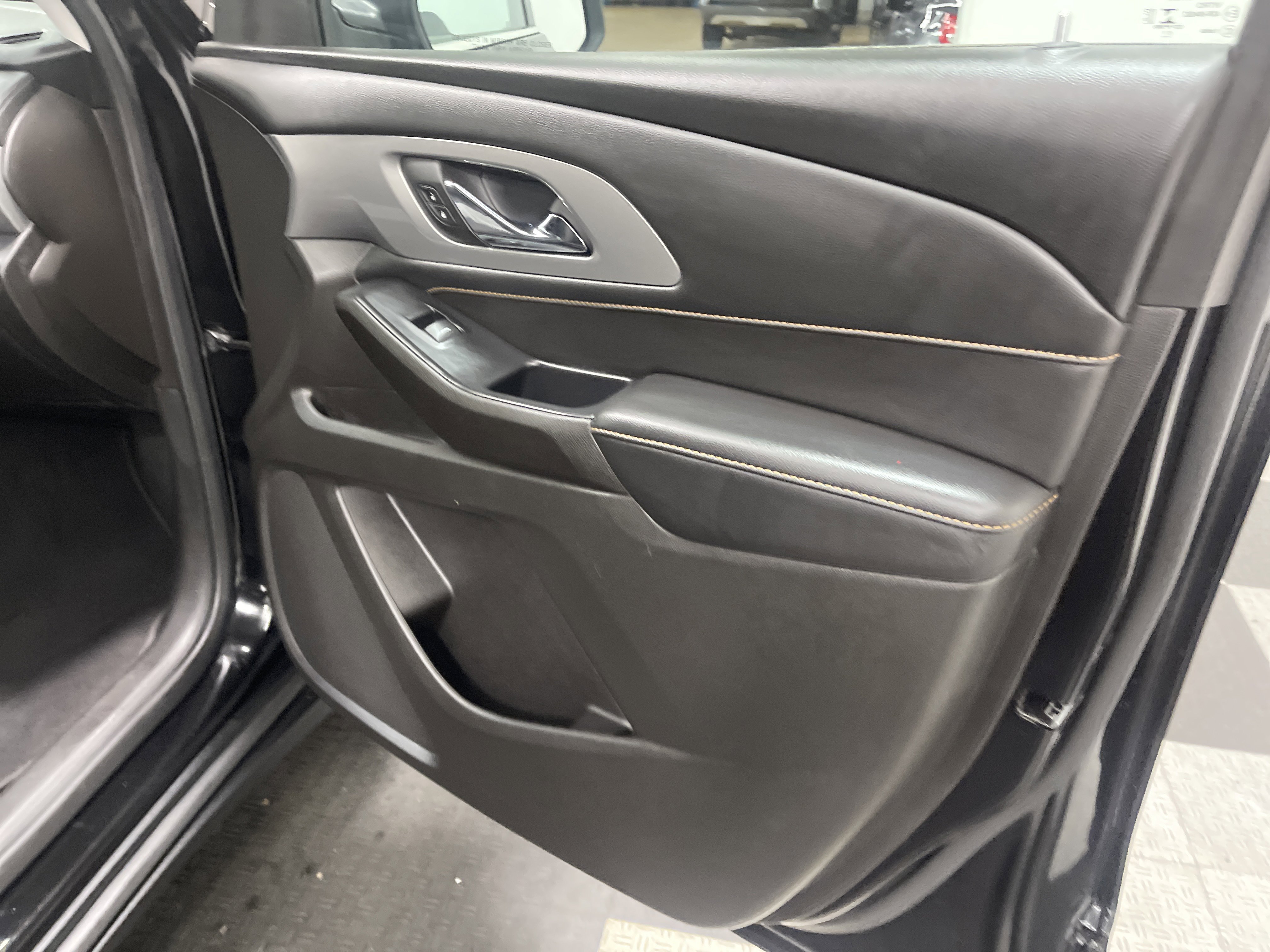 Used 2021 Chevrolet Traverse LS AWD/4WD image 25