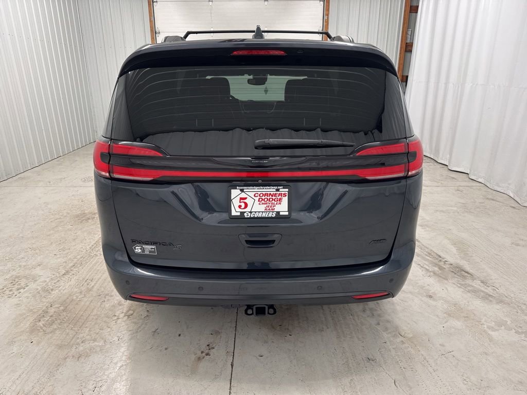 Used 2021 Chrysler Pacifica Touring-L w/ Uconnect Theater Family Group AWD/4WD image 4