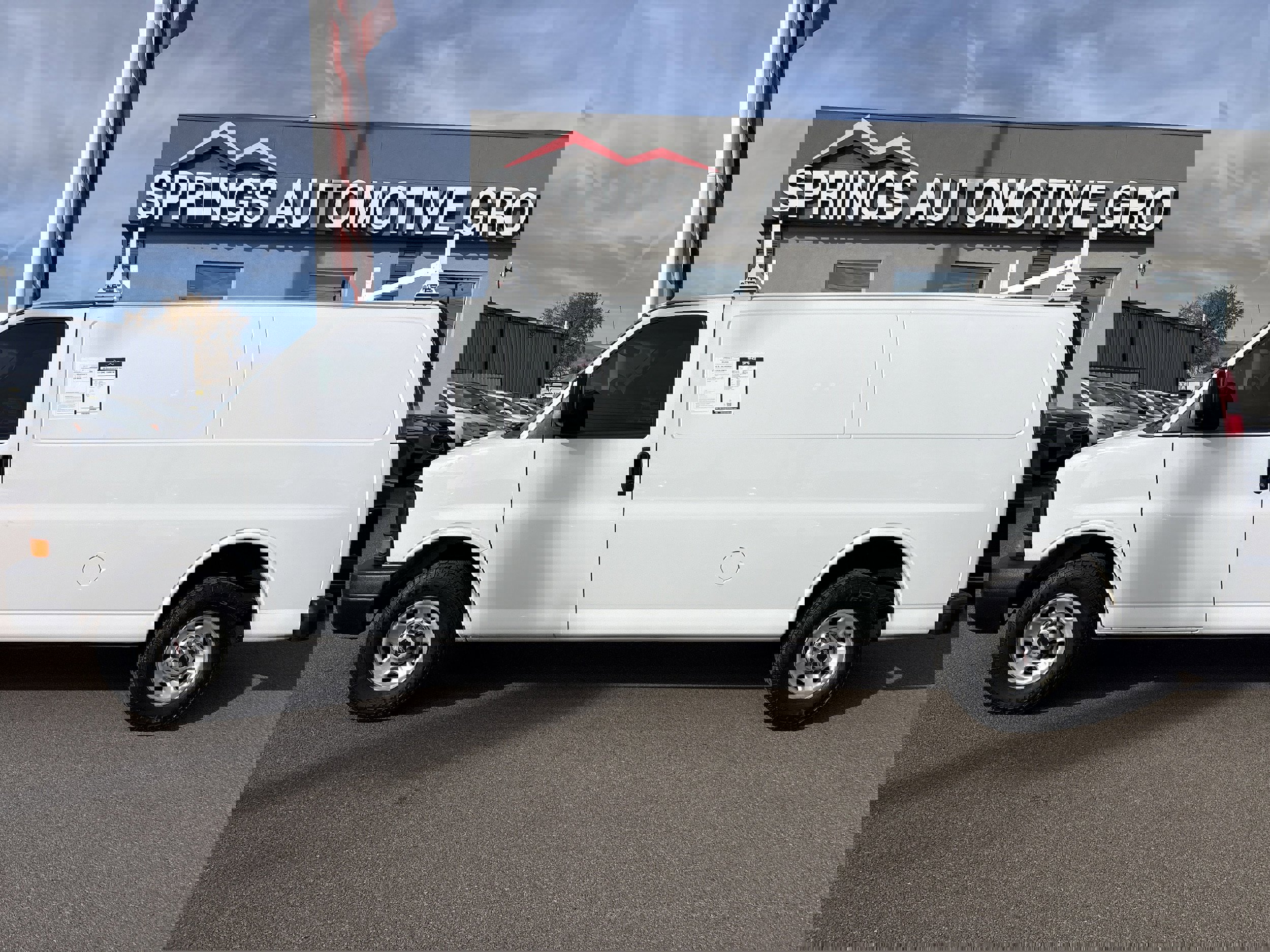 Used 2015 GMC Savana 3500 Extended image 2