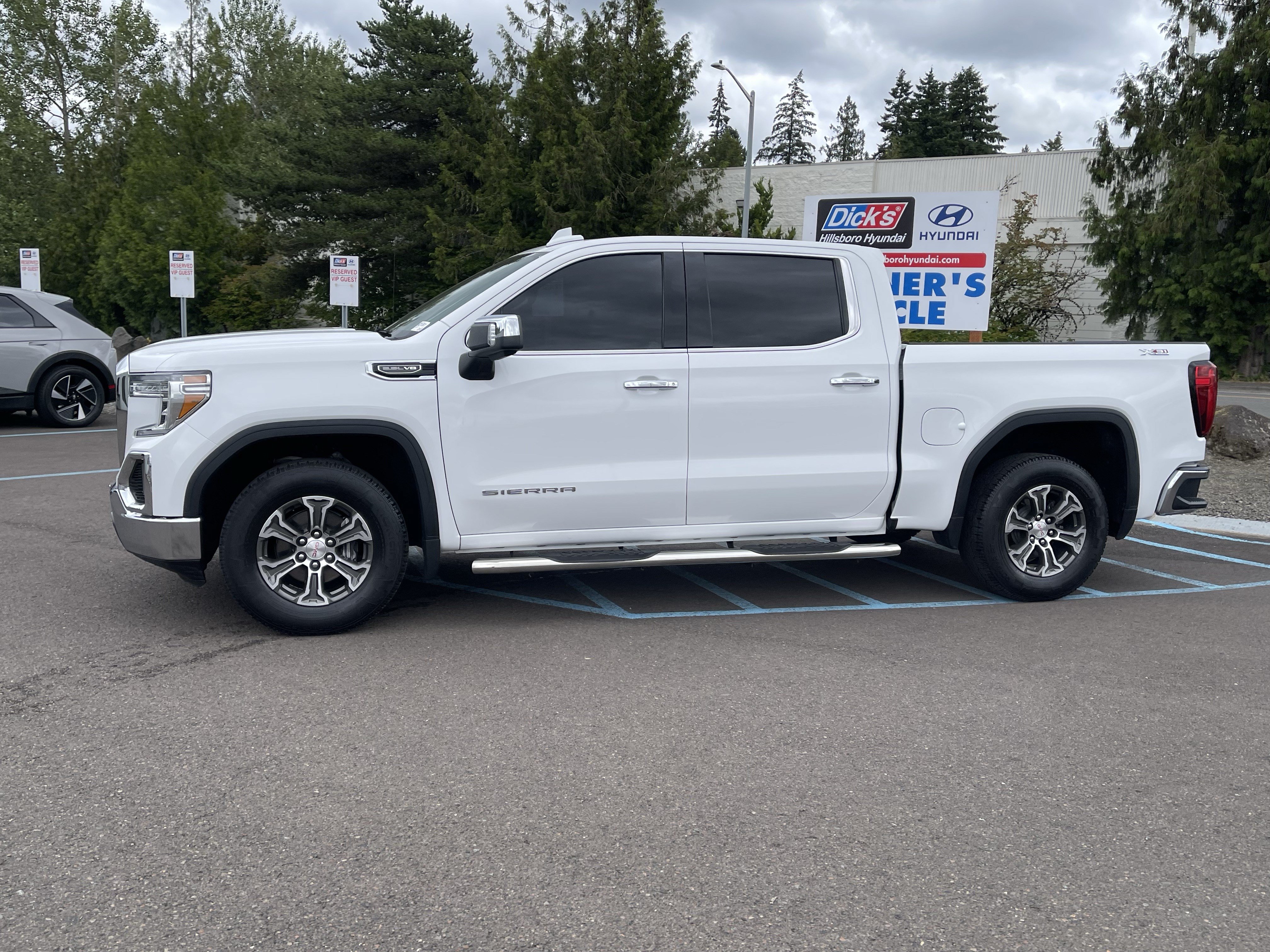 Used 2019 GMC Sierra 1500 SLT w/ X31 Off-Road Package AWD/4WD image 2