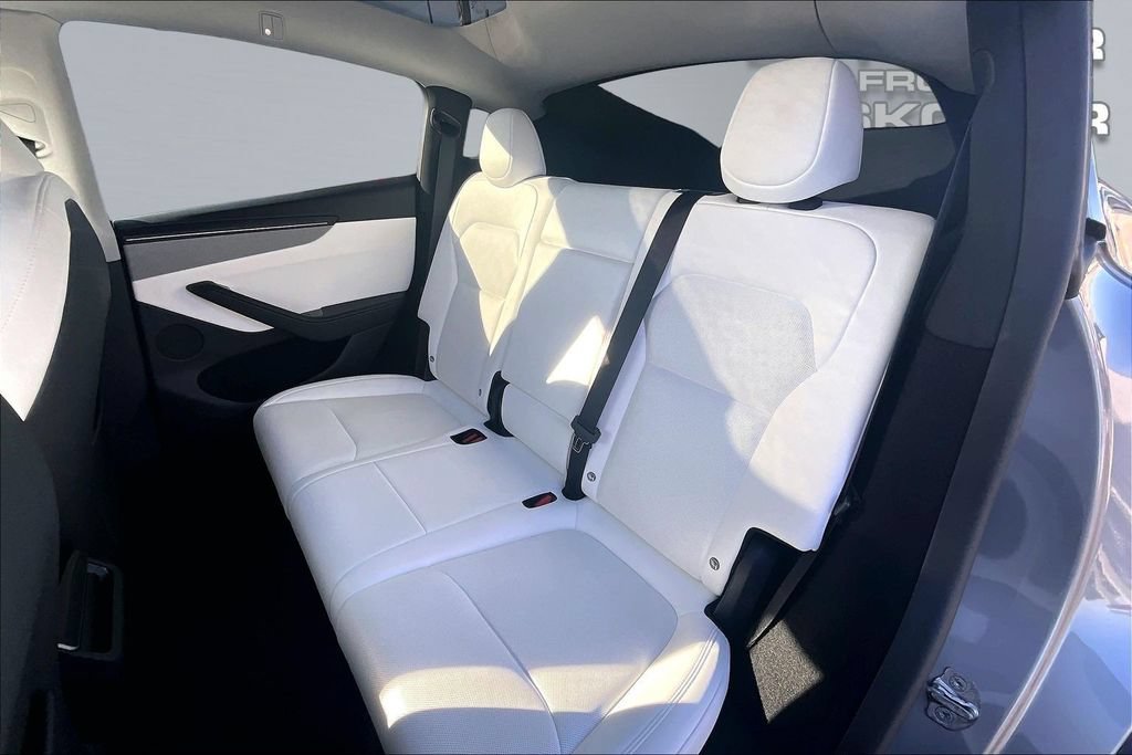 Used 2026 Tesla Model Y AWD image 25