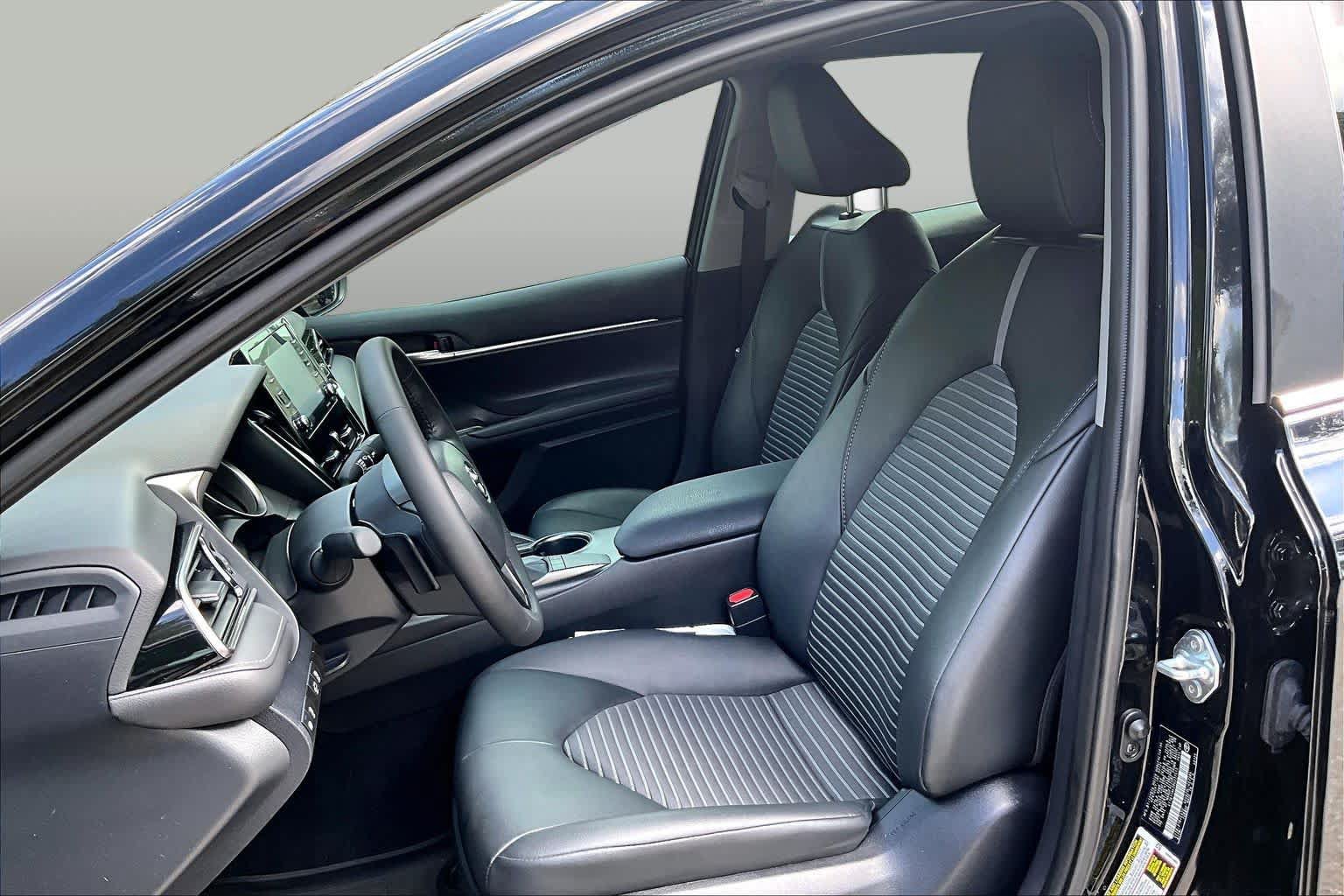 Used 2024 Toyota Camry SE FWD image 8