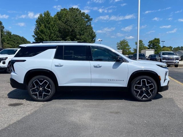 New 2026 Chevrolet Traverse High Country w/ LPO, Floor Liner Package image 2