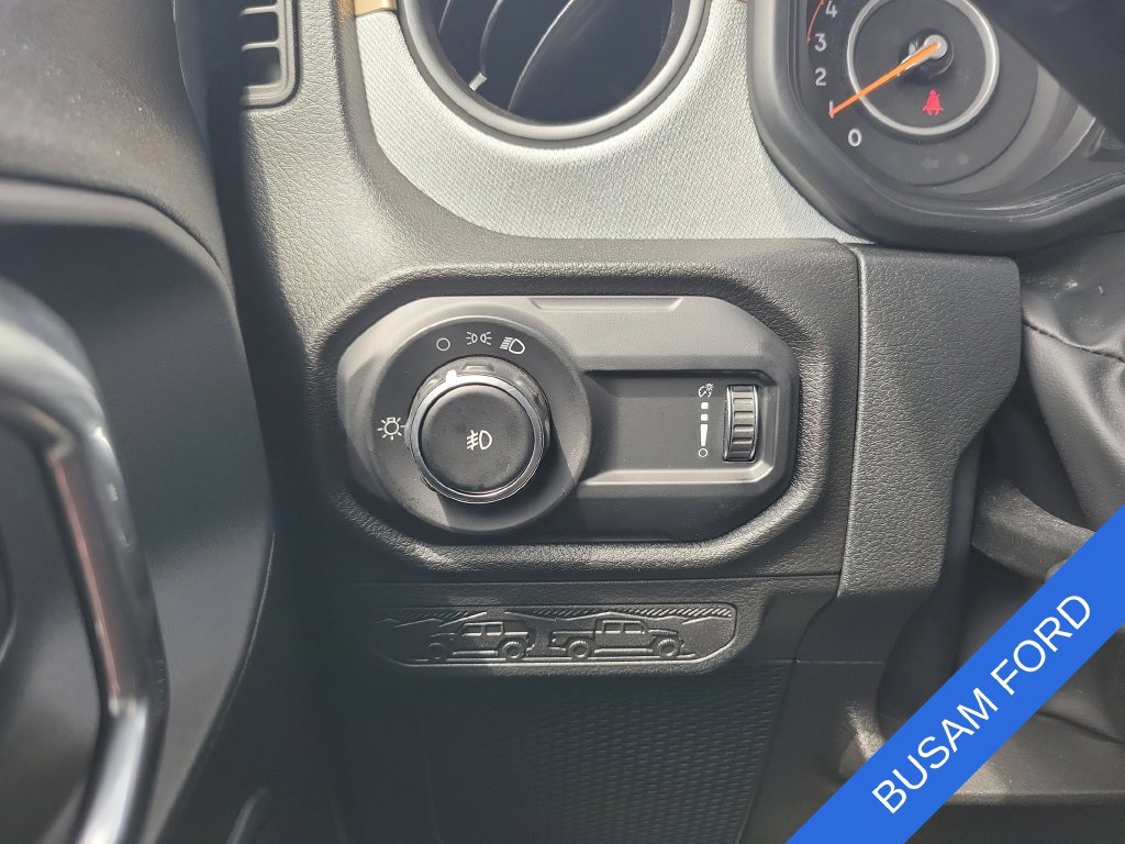 Used 2025 Jeep Wrangler Sport AWD/4WD image 15