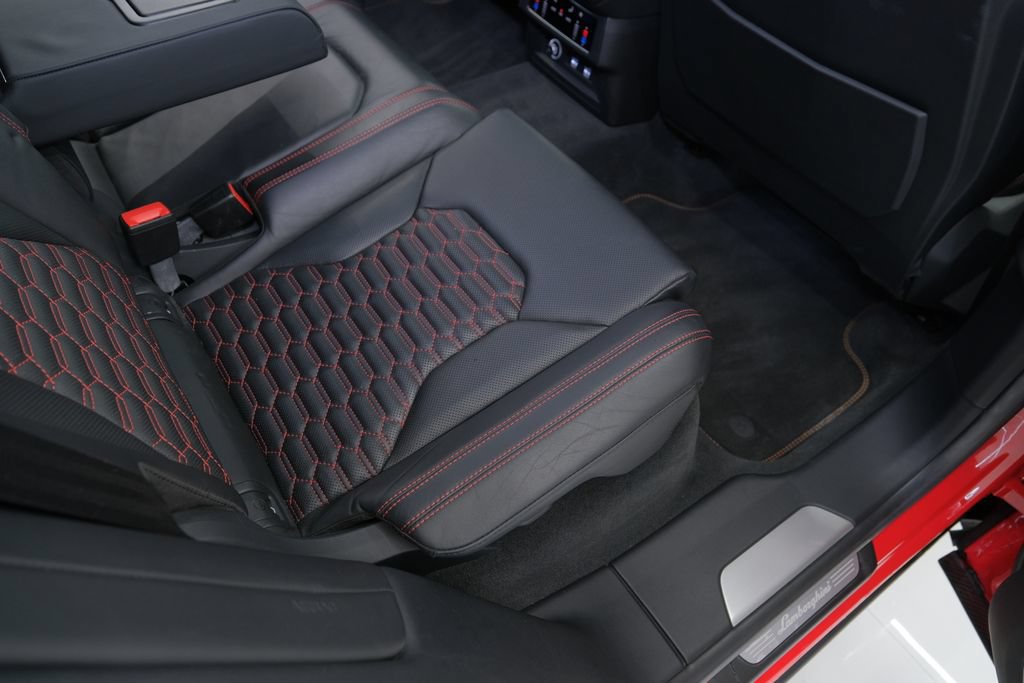 Used 2021 Lamborghini Urus AWD/4WD image 32