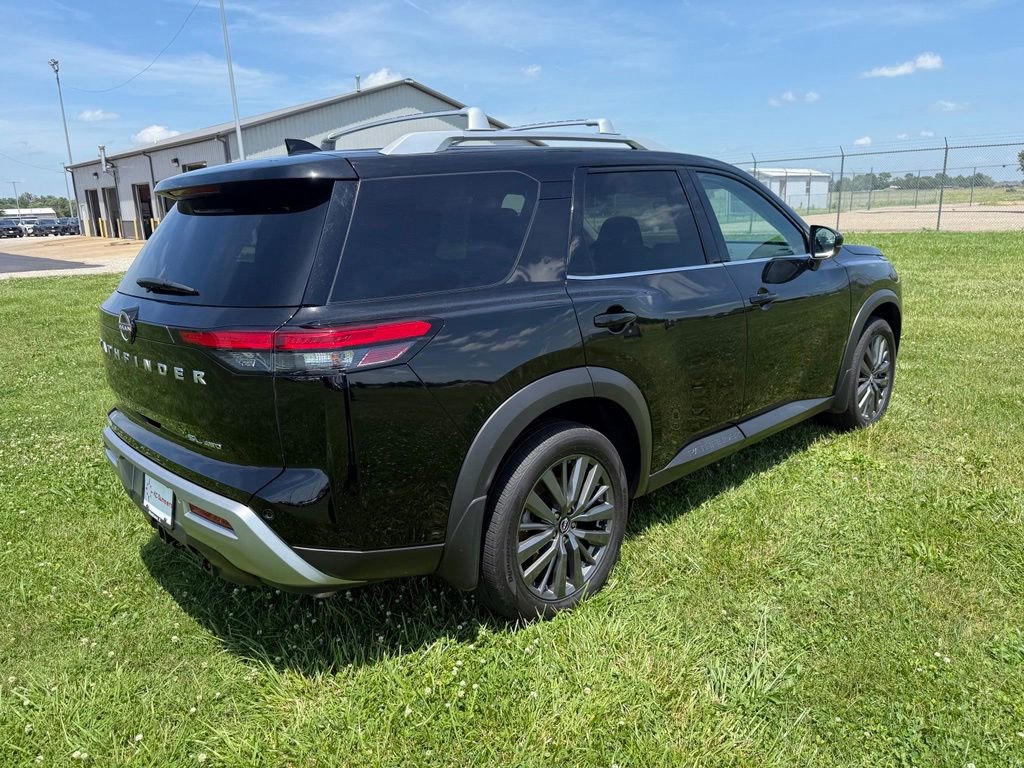 Certified 2025 Nissan Pathfinder SL w/ SL Premium Package AWD/4WD image 5