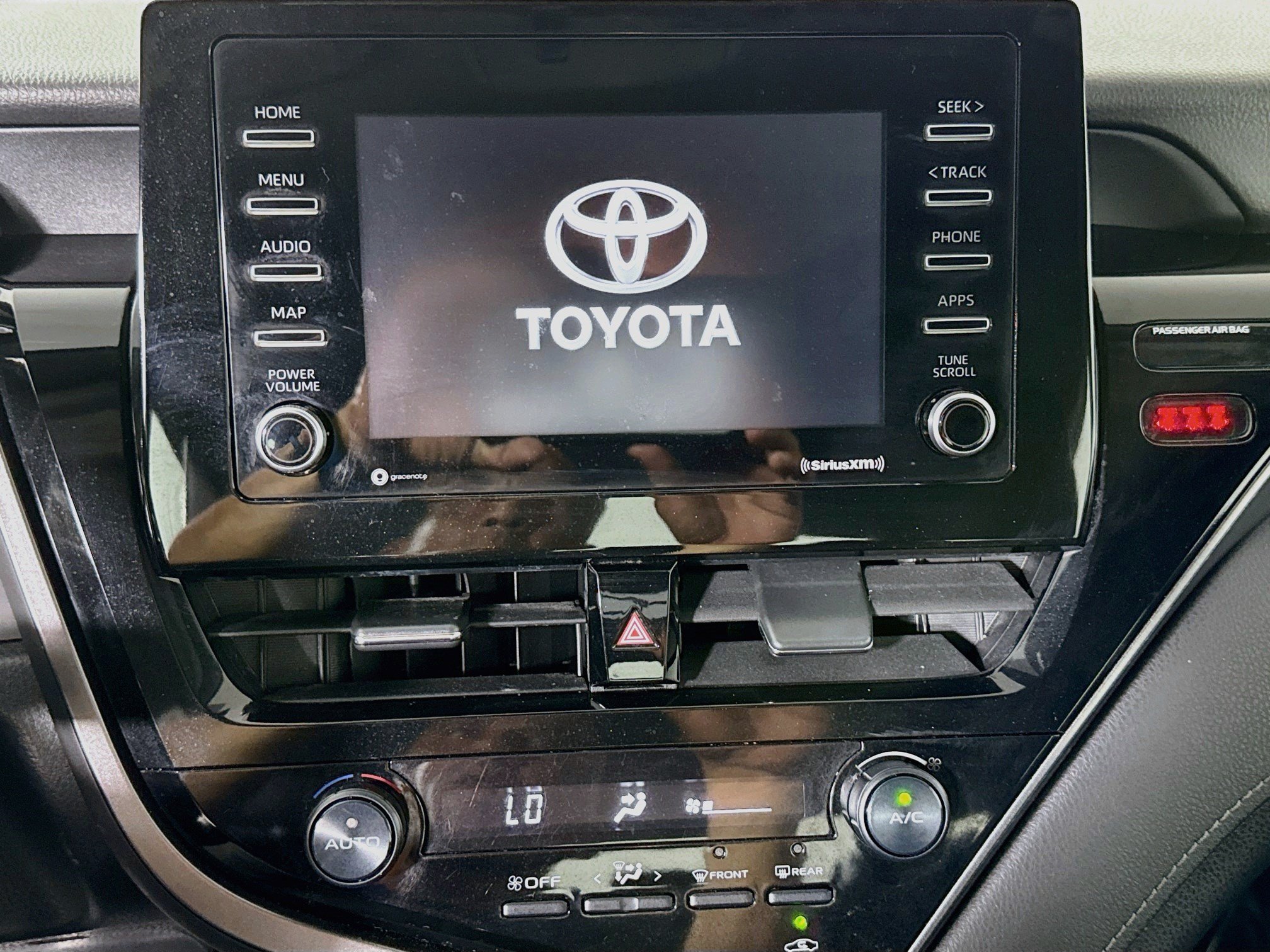 Used 2021 Toyota Camry SE w/ Carpet Mat Package (TMS) FWD image 18