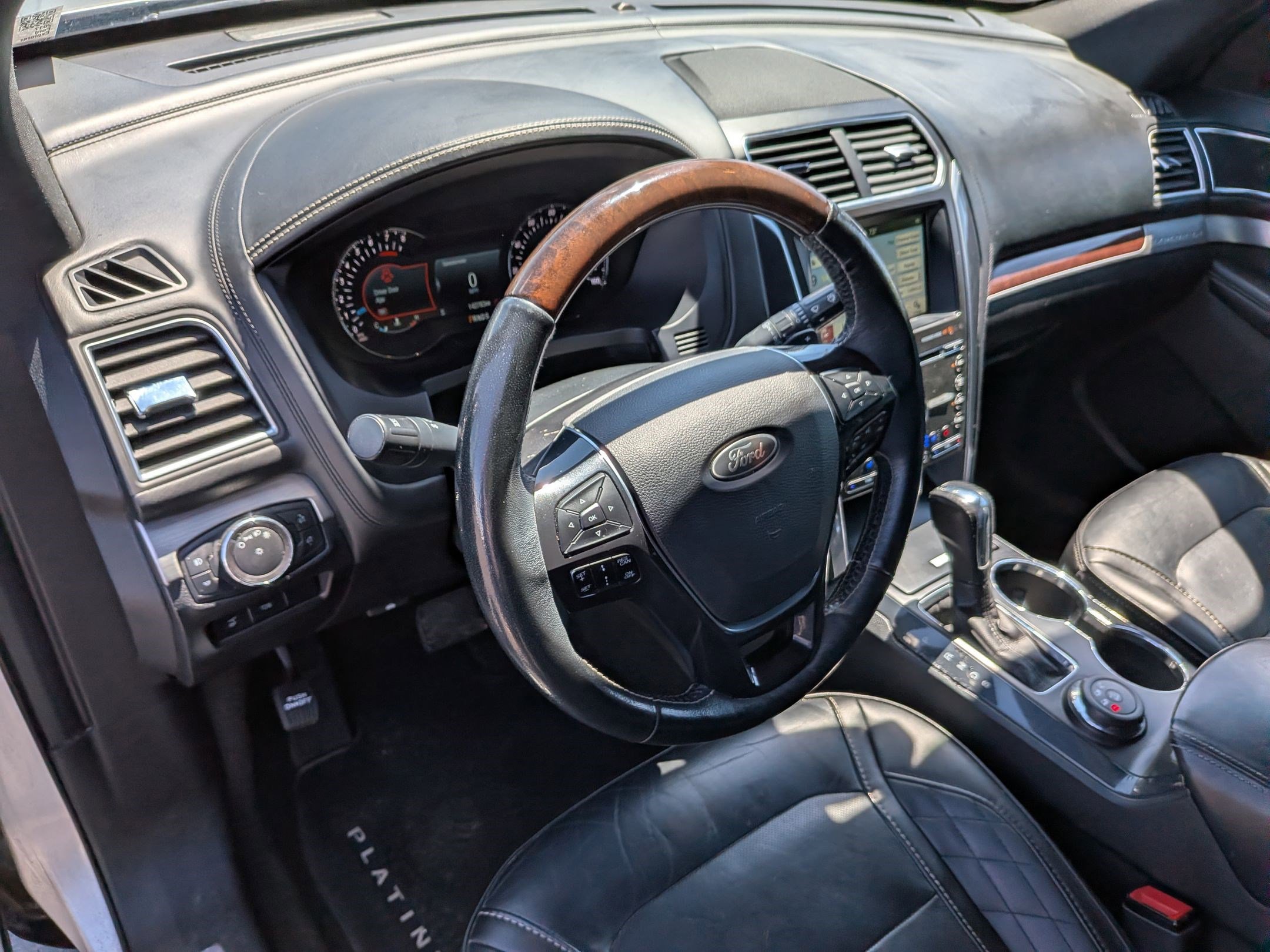 Used 2017 Ford Explorer Platinum AWD/4WD image 17