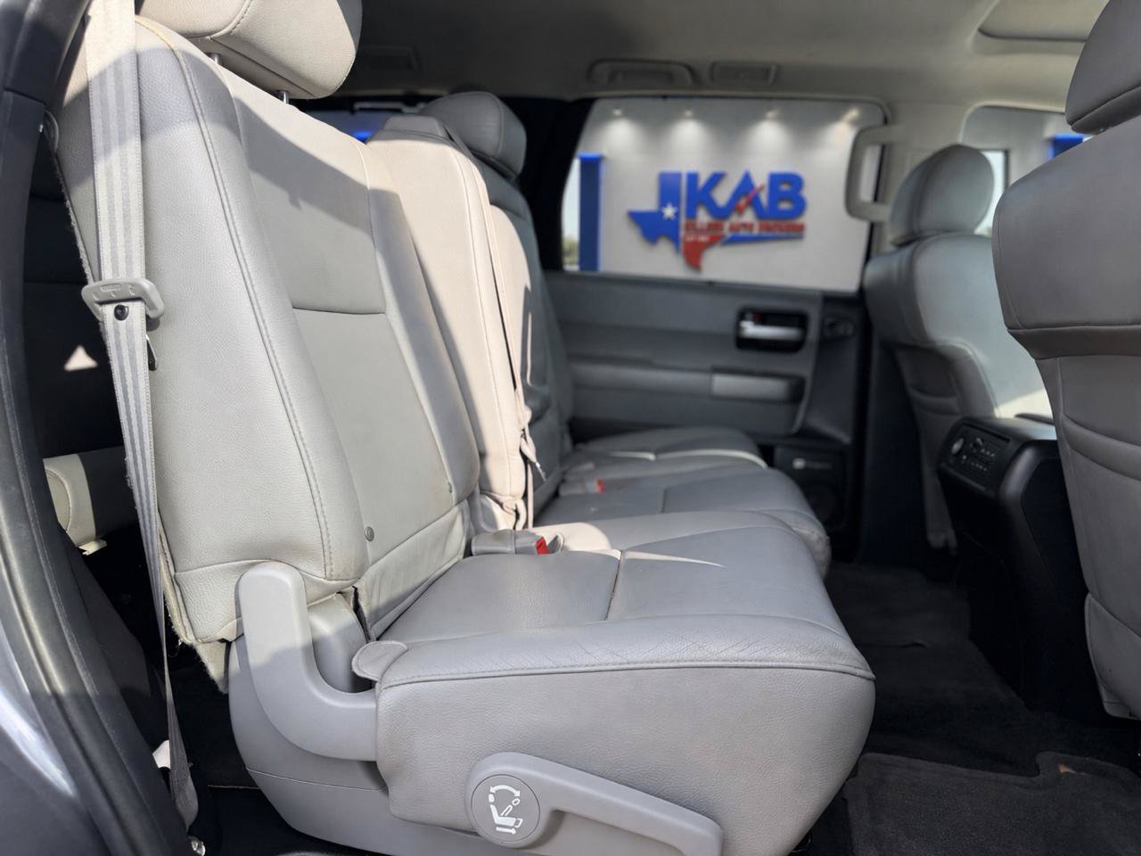 Used 2015 Toyota Sequoia Limited RWD image 18