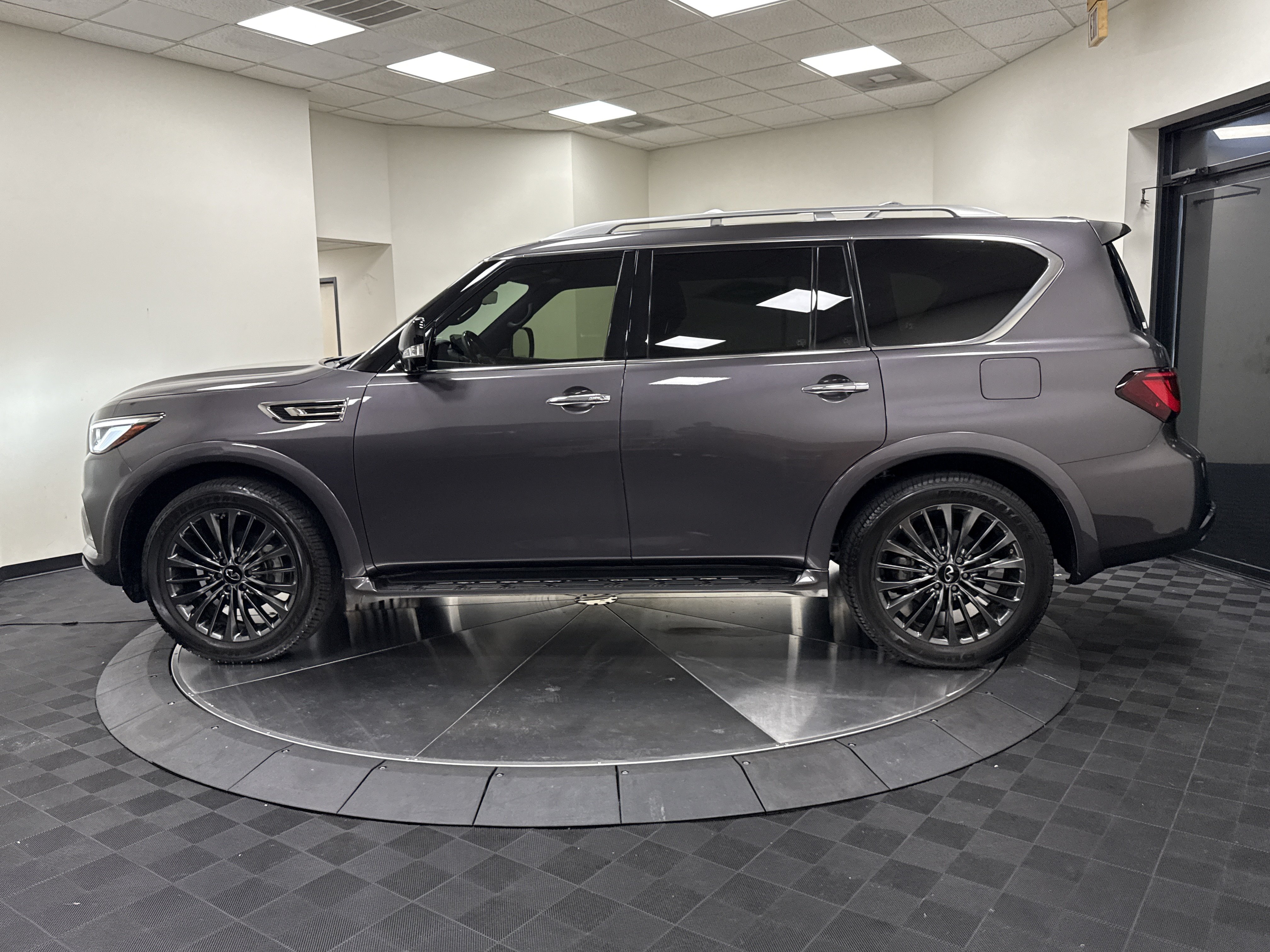 Certified 2024 INFINITI QX80 Sensory AWD/4WD image 4