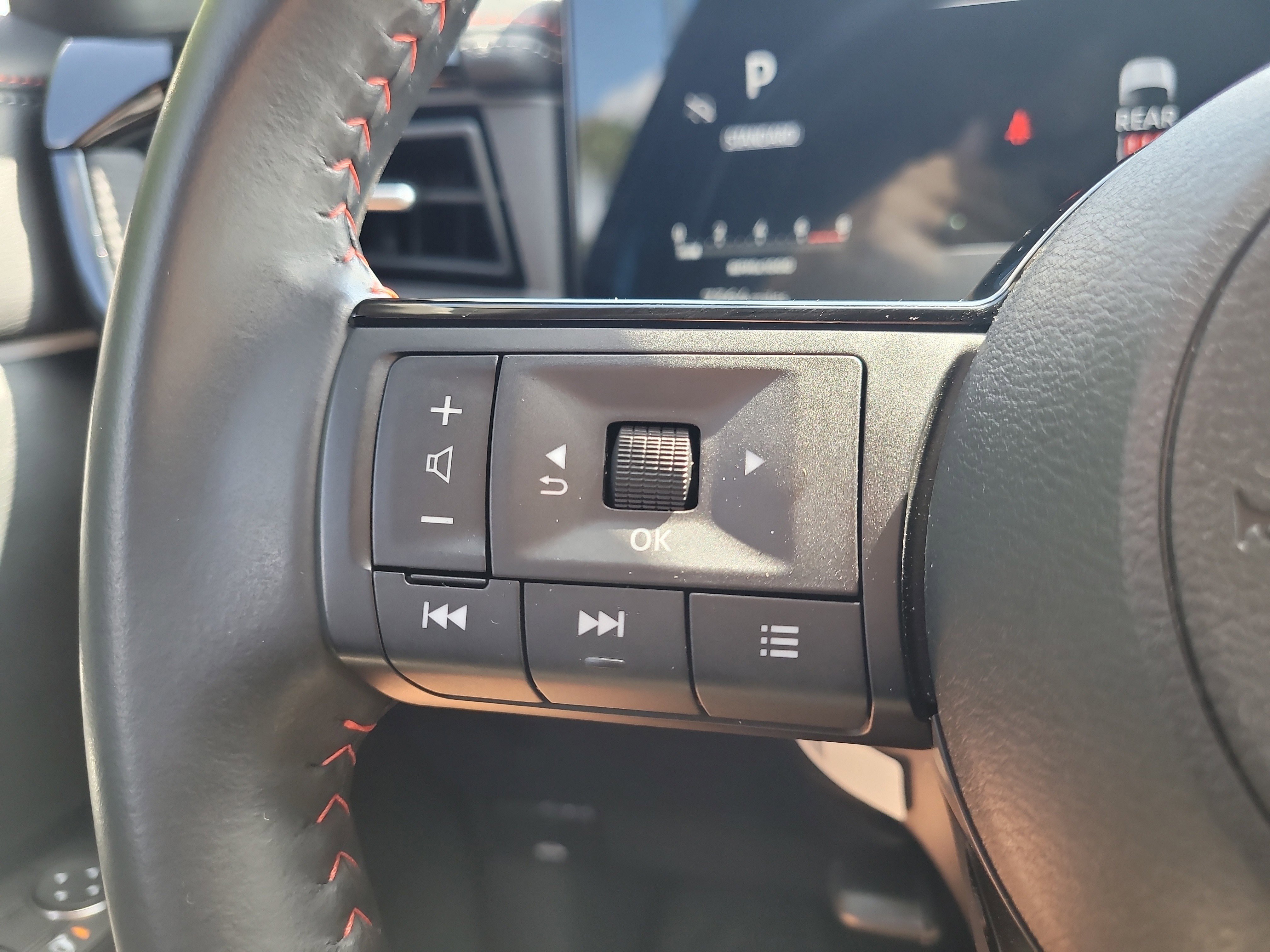Used 2025 Nissan Kicks SR FWD image 29