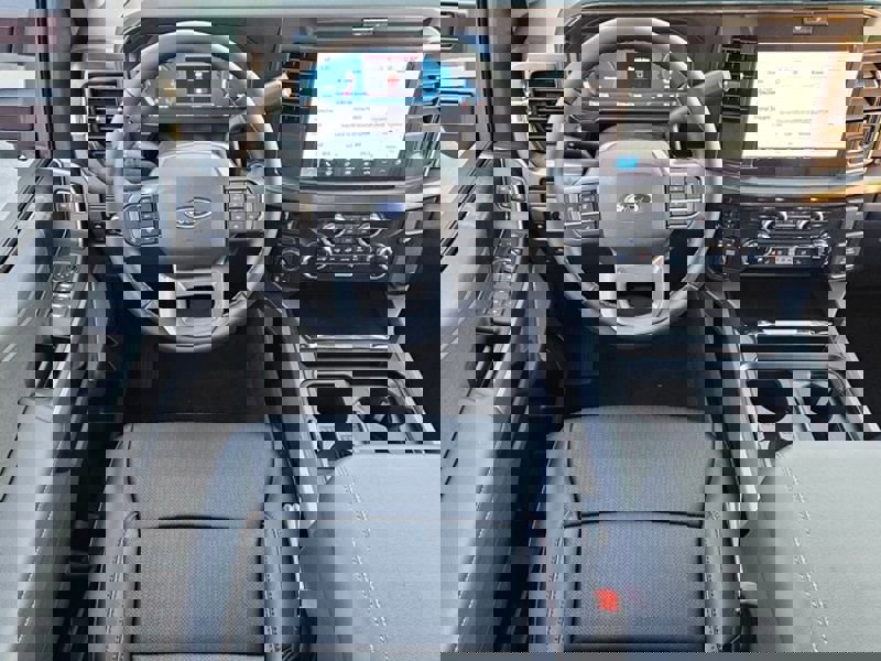 New 2026 Ford F250 Lariat w/ Black Appearance Package image 9