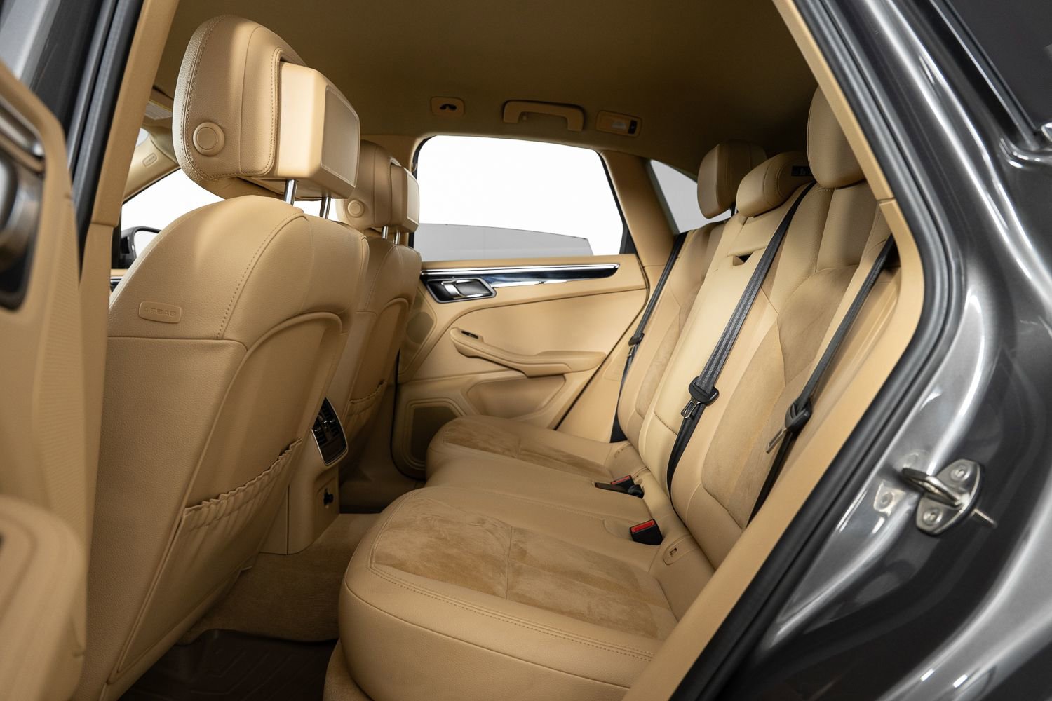 Used 2016 Porsche Macan S image 18