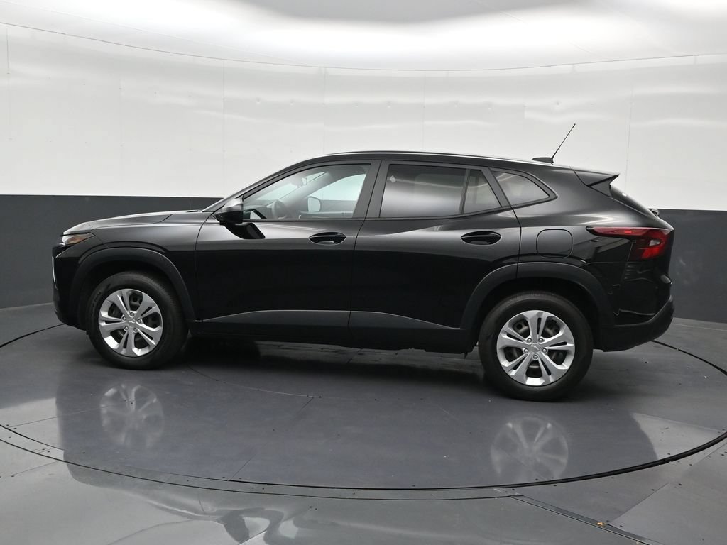 Used 2024 Chevrolet Trax LS FWD image 2