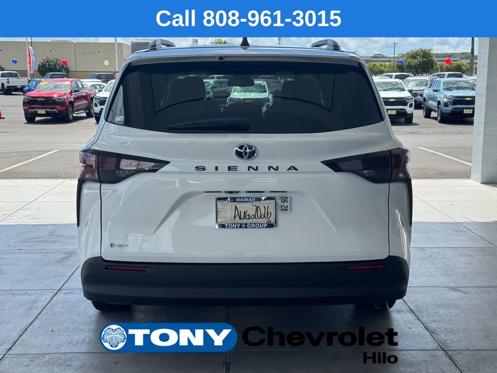 Used 2026 Toyota Sienna LE FWD image 4