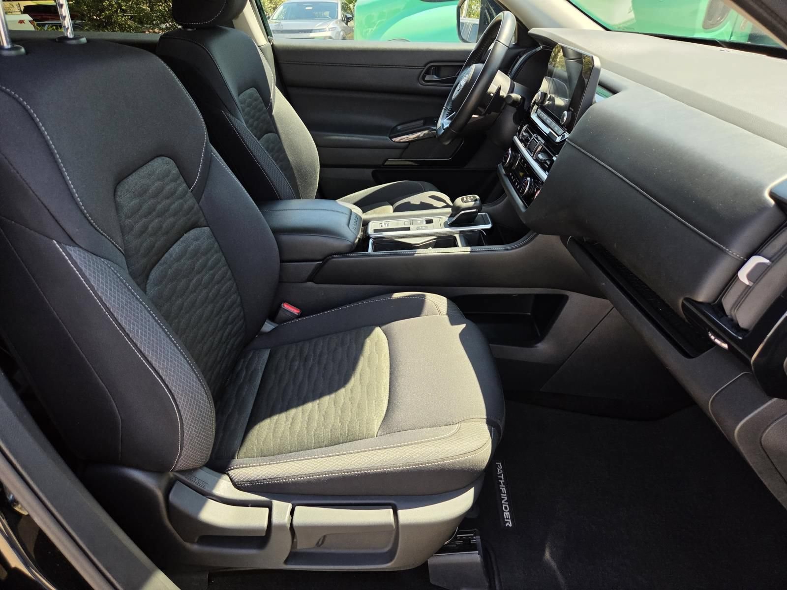 Certified 2025 Nissan Pathfinder SV FWD image 12