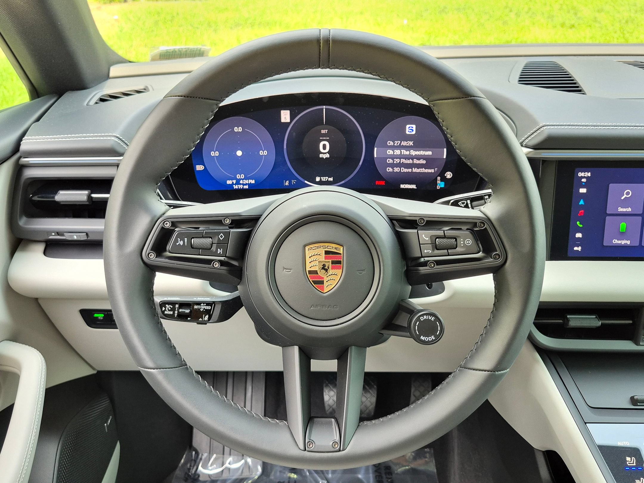Certified 2025 Porsche Macan Electric RWD image 8