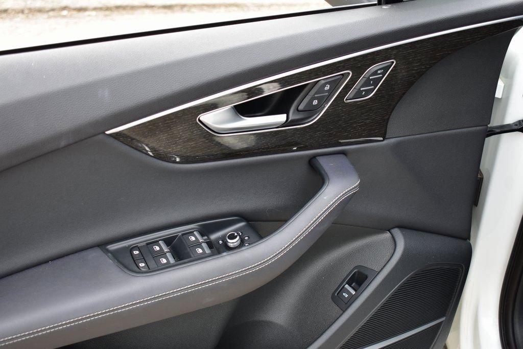 Used 2025 Audi Q7 3.0T Premium Plus image 14