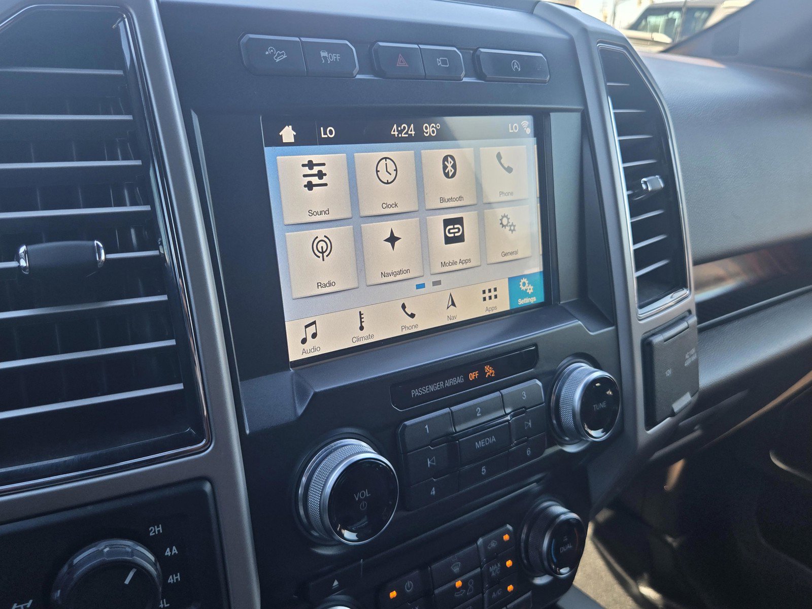 Used 2018 Ford F150 King Ranch w/ Equipment Group 601A Luxury AWD/4WD image 29